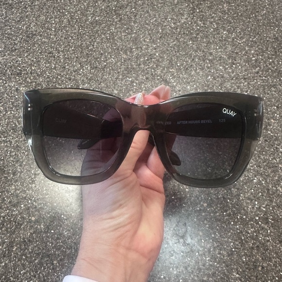 QUAY After Hours Bevel Polarized Crystal Black Smoke Sunglasses With Case - Picture 5 of 7